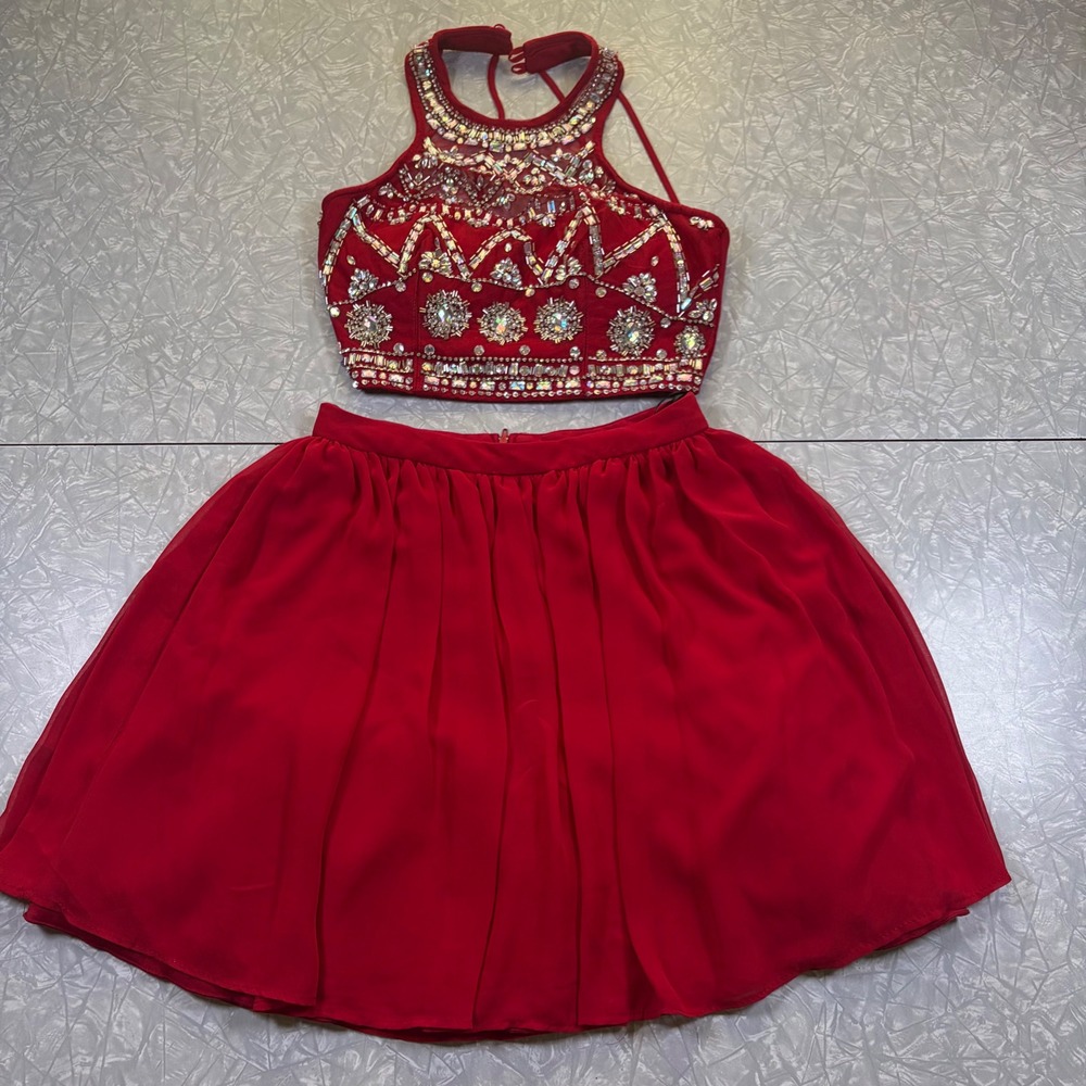 B. Darlin Womens Red 2 Piece Embellished Halter Dress Set Size 1/2 I067M038